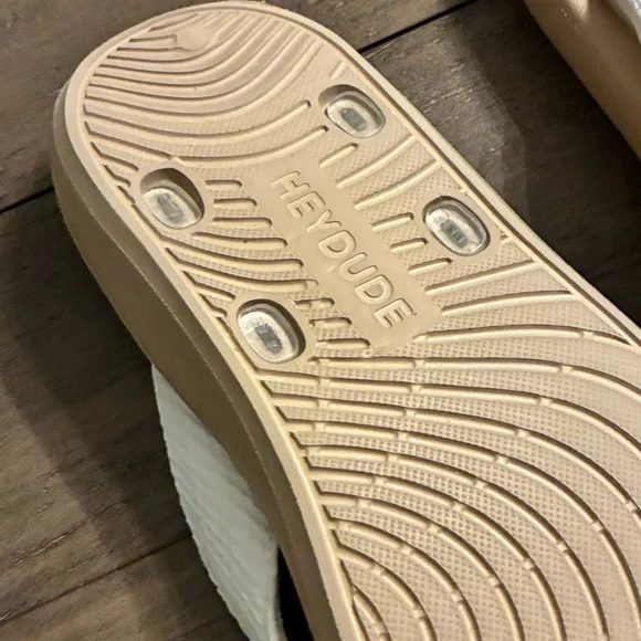 HEYDUDE Meg Flip Sandals Panama White Womens Size 8 Lightweight Comfort - Picture 5 of 7